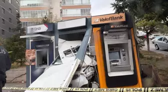 Yağmur Nedeniyle ATM'ye Giren Araçta Sürücü Yaralandı