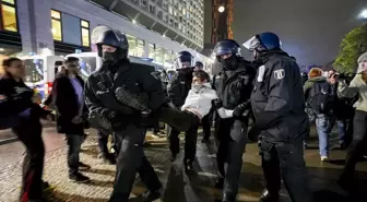 Berlin'de Filistin'e Destek Gösterisine Sert Polis Müdahalesi