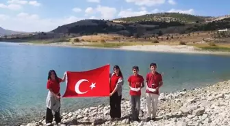 Elazığlı Öğrenciler Gazze'ye Destek İçin Kağıttan Gemiler Yüzdürdü
