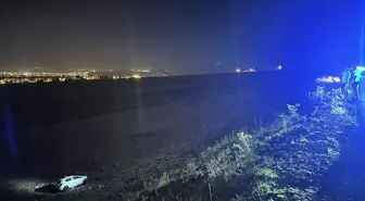 Erzurum'da Otomobil Şarampole Yuvarlandı: 2 Yaralı