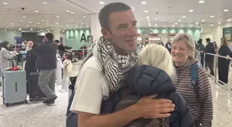 İsrail'in Küresel Sumud Filosu'nda alıkoyduğu 4 İngiliz daha ülkesine döndü