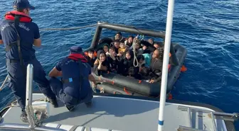 Çeşme ve Seferihisar'da Düzensiz Göçmen Kurtarma Operasyonları