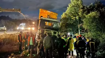 Konya'da Kamyon Devrildi: 2 Ölü, 1 Yaralı