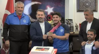 Muhammed Furkan Özbek'den Dünya Rekoru ve Şampiyonluk