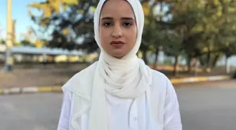 Gazze'deki Ailesi İçin Endişeli Öğrenci