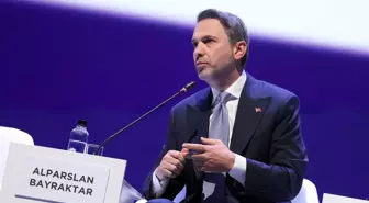 Bakan Bayraktar, St. Petersburg Gaz Forumu'nda Türkiye'nin Enerji Vizyonunu Ağırlıyor