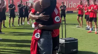 Beğeni yağıyor! Yıldız futbolcunun eşine unutamayacağı destek