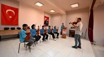 Düzce'de Öğrenciler Müzikle Teknoloji Bağımlılığından Uzaklaşıyor