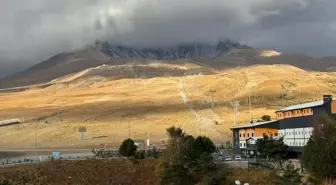 Erciyes Dağı'nın Zirvesine İlk Kar Düştü
