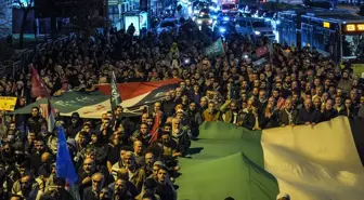 İsrail'in Özgürlük Filosu Koalisyonu'ndaki gemilere saldırısı İstanbul'da protesto edildi