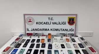 Dilovası'nda 50 Kaçak Cep Telefonu Ele Geçirildi