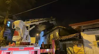 Gümüşhacıköy'de Yangın: İki Ev Zarar Gördü