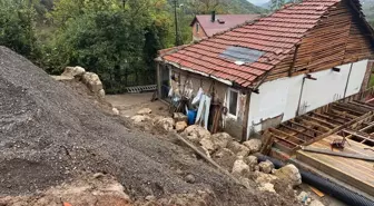 Bartın'da Heyelan: İki Katlı Ev Boşaltıldı