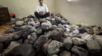 'Boş iş' diyenlere inat yılmadı, yüzlerce taşı evinde biriktirdi! Bakın ne arıyor