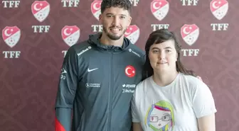 A Milli Futbol Takımı Oyuncuları, Otizmli Çocuklar İçin Fotoğraf Çekti