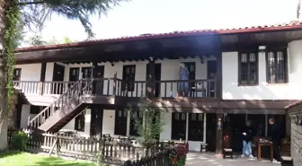 Emekli Öğretmen Kaligrafi ile Somut Olmayan Kültürel Miras Taşıyıcısı Oldu