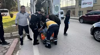 Edirne'de Hafif Ticari Araç Çarpması: Bir Kadın Yaralandı