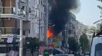 İzmir'de 3 Katlı Binada Yangın Çıktı