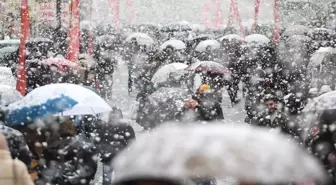 Kar yağışı İstanbul'un yanı başına dayandı! Lapa lapa yağacak