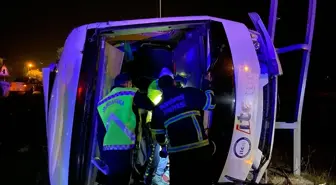 Kastamonu'da Tur Midibüsü Devrildi: Yaralılar Hastaneye Sevk Edildi