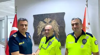 Kazadan Sonra Temizlik Yapan Trafik Polislerine Teşekkür