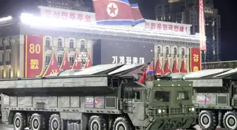 Kuzey Kore 80. Kuruluş Yıldönümünü Askeri Geçit Töreni ile Kutladı