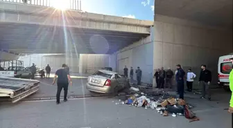 Konya'da Üst Geçitten Düşen Otomobilin Kaza Anı Güvenlik Kamerasında