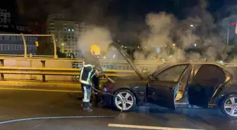 Kayseri'de Üst Geçitte Otomobil Yangını