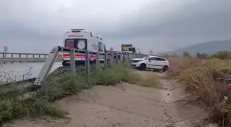 İznik'te Su Kanalına Düşen Otomobilde 4 Yaralı