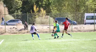 Yüksekova Spor Kadın Futbol Takımı, Çekmeköy Bilgidoğa Spor'u 3-0 Yendi