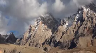 Niğde'de Dağcılar Tipi Sebebiyle Yolda Kaldı