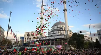 Bağcılar'da Gazze'deki Kız Çocukları İçin Balon Uçurma Etkinliği