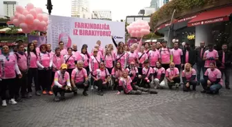 Kadıköy'de Meme Kanseri Farkındalık Turu Düzenlendi