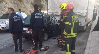 Kuşadası'nda Otomobilin Kamyona Çarpması sonucu 1 Ölü, 4 Yaralı