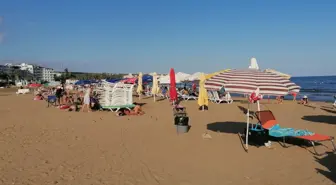 Erdemli'de Ekim'de Yaz Keyfi: Tatilciler Denizde