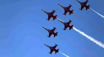 Türk Yıldızları Bandırma'da Unutulmaz Gösteri Düzenledi