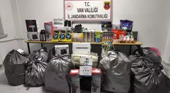 Başkale'de Gümrük Kaçağı Malzemeler Ele Geçirildi