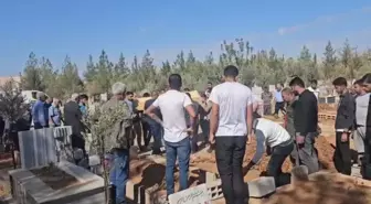 Yangında Hayatını Kaybeden Merve Kerse, Kuzeni Bekir'in Yanında Defnedildi