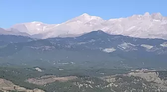 Aladağ'da Mevsimin İlk Karı Yağdı