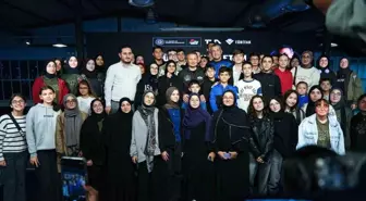 Türkiye'nin İlk Astronotu Alper Gezeravcı, Öğrencilerle Uzay Deneyimlerini Paylaştı