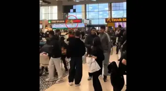 Etimesgut'ta AVM'de Kavga: Sandalyeler Havada Uçuştu