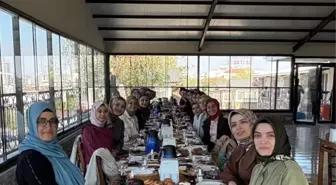 Afyonkarahisar'da Genç Kız Öğrencilere Yönelik Kahvaltı Programı Düzenlendi