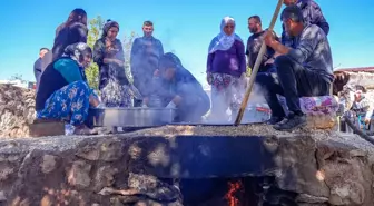 Diyarbakır'ın Eğil ilçesinde Geleneksel Bağ Bozumu Etkinliği Yapıldı