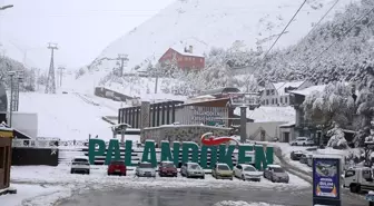 Erzurum'da Mevsimin İlk Karı Yağdı