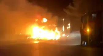 Adana'da Otoyolda Et Yüklü Tır Dorsesi Yandı