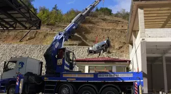 Gümüşhane'de Uçuruma Yuvarlanan Otomobildeki Sürücü Yaralandı