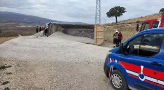 Kırıkkale'de Mikser Yüklü Kamyon Devrildi: Sürücü Yaralı