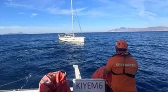 Muğla'da Sürüklenen Teknedeki İki Kişi Kurtarıldı