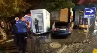 Muş'ta Sara Nöbeti Geçiren Sürücü ATM'ye Çarptı