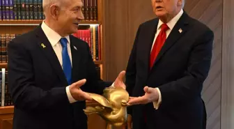 Netanyahu, Trump'a Altın Güvercin Hediye Etti